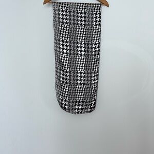 Black and White Midi Pencil Scarf for Casual Wear